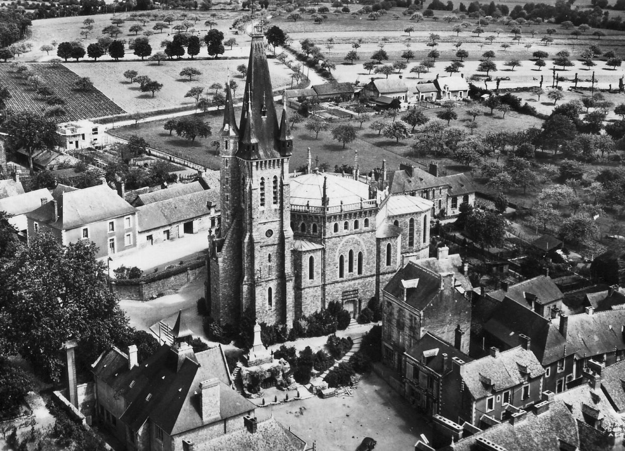 Église Saint-Pierre Châteaubourg (3)