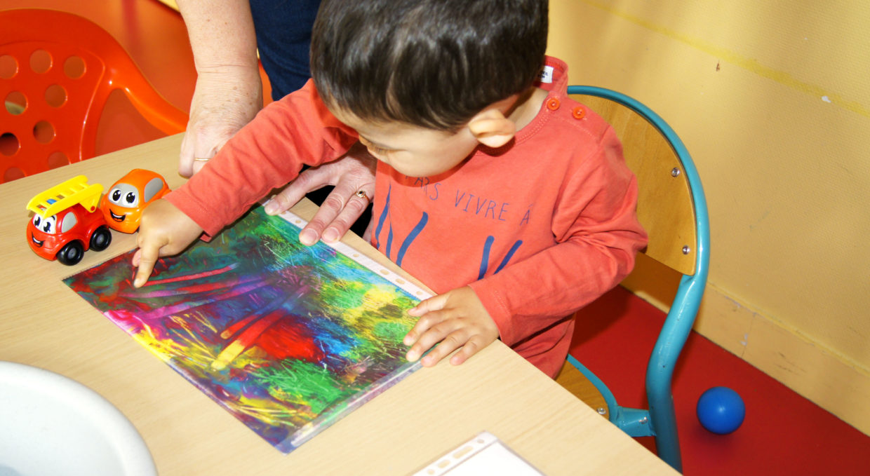 Enfant peinture